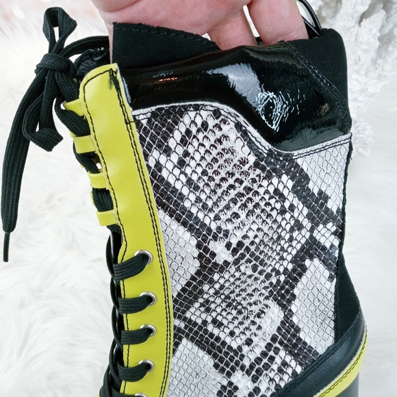 BAMBOOWomen Panel Lace-Up Chunky Platform… - Picture 13 of 16